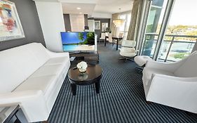 Oceanfront Myrtle Beach 2-Br Condo With Hot Tubs